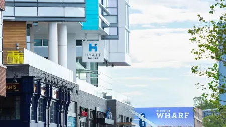 Hyatt House Washington DC/The Wharf Отели рядом с достопримечательностью «56 Сигнерс оф Деклерейшен оф Индепенденс Мемориал»
