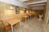 Paulos Valletta - พร้อมอาหารเช้า