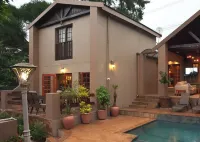 Paulshof Sandton Apartments - Hluhluwe Road Complex - Private Pools
