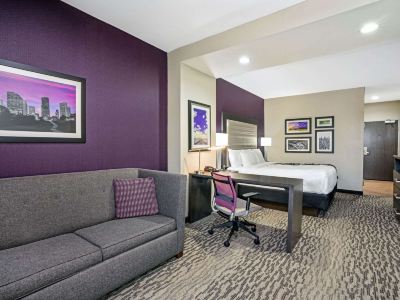 La Quinta Inn & Suites by Wyndham College Station South
