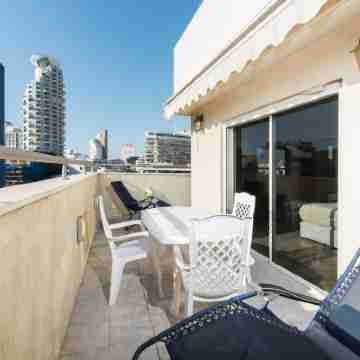 Spacious Duplex with Terrace 3-Min from the Beach Others
