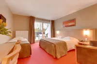 Le Regina Hôtel Restaurant Hotels in Courset
