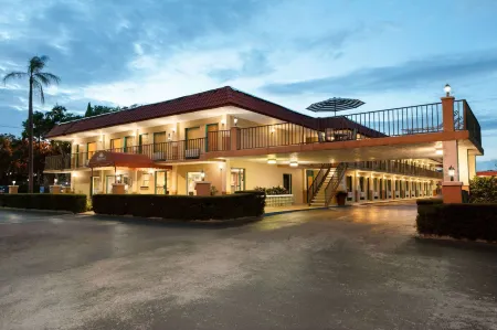 Days Inn by Wyndham Clearwater/Gulf to Bay