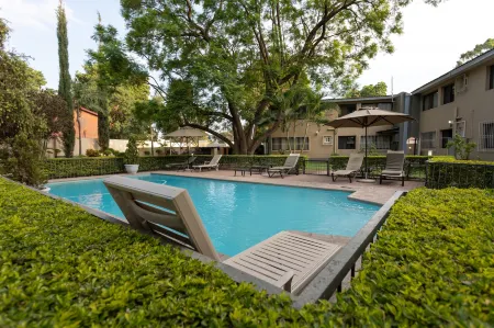 Fallsway Apartments - Louden Court Отели в г. Лусака