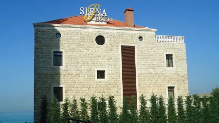 Siena Hotel Отели рядом с достопримечательностью «Lavender Ville Wedding Venue»