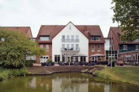 Steigenberger Hotel Treudelberg Hamburg Отели рядом с достопримечательностью «EGC Escape Game Center Ahrensburg»