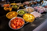 Lake Geneva Hotel - breakfast