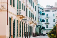 Hotel Savoia e Campana Các khách sạn gần Torre del Carmine o dell Orologio