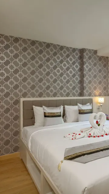 เพนต์เฮาส์สองห้องนอนพร้อมสระว่ายน้ำส่วนตัวและวิวทะเลบางส่วน