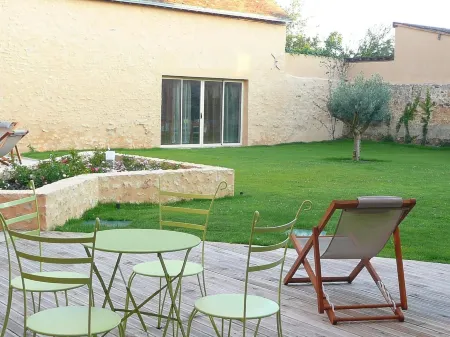 Hotel le Saint Aubin Отели в г. Сабле-Сюр-Сарт