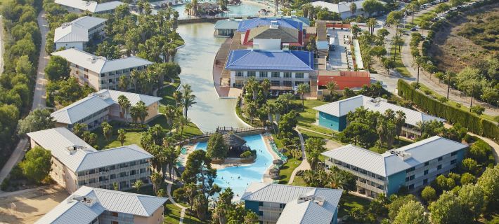 PortAventura Hotel Roulette - Unlimited access to PortAventura Park & 1 access to Ferrari Land Ξενοδοχεία στην πόλη Salou