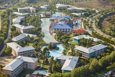 PortAventura Resort - Includes unlimited access PortAventura Park & 1 access Ferrari Land Hôtels à proximité de : Cala Crancs