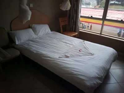 Summit Guest House & Grill Отели в г. 