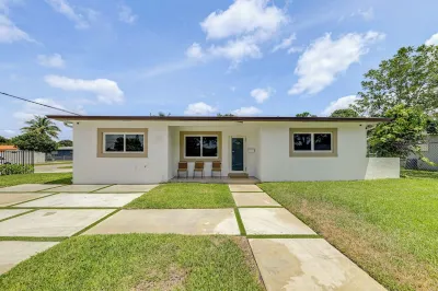 Chic North Miami House ~ 7 Mi to Hard Rock Stadium Hôtels à proximité de : Edmond J. Safra Synagogue
