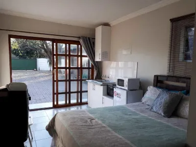 8 Soenie Avenue Self Catering Hotels in der Nähe von BMW Plant Rosslyn Gate 4