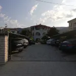 Delphin Rooms Sivota - parking