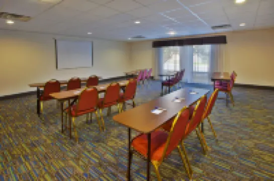 Holiday Inn Express & Suites CINCINNATI NORTHEAST-MILFORD by IHG Hoteles en Condado de Clermont