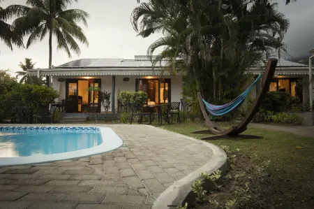 Auberge d'Anse Boileau & Restaurant Chez Plume Отели рядом с достопримечательностью «Майя Бич»