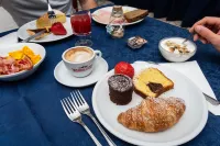 Hotel Bremen - Breakfast