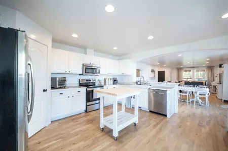 Farmhouse Comfort in Nampa! Relax and unwind!