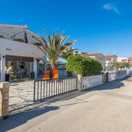 Apartments Bojana Hotels in Vir