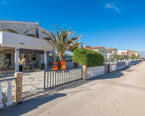 Apartments Bojana Hotels in Vir