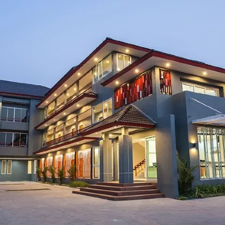 Soontree House Hotel Отели рядом с достопримечательностью «Макро Удонтхани»