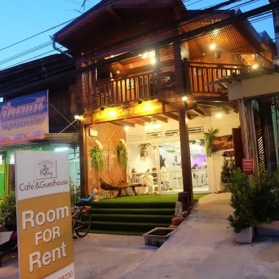 The History Cafe' & Guesthouse Hotels near Wat Si Sawai