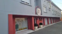 Hôtel du Tricastin - parking