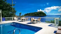 Beachcombers Hotel - Pool