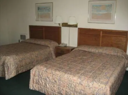 Arbor Inn Motor Lodge Отели в г. Плейнвилл