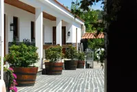 Casa Relogio de Sol Hotels in Cambres