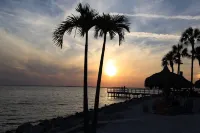 Oceans Pointe, an inspired Bayview condo, Htd Pool - Strand