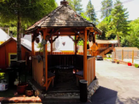 Sleepy Hollow Cabins & Hotel Hotels in Crestline