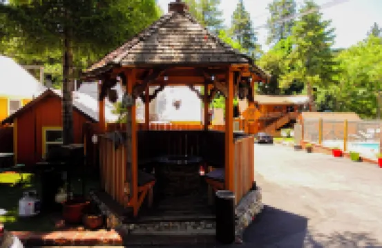 Sleepy Hollow Cabins & Hotel