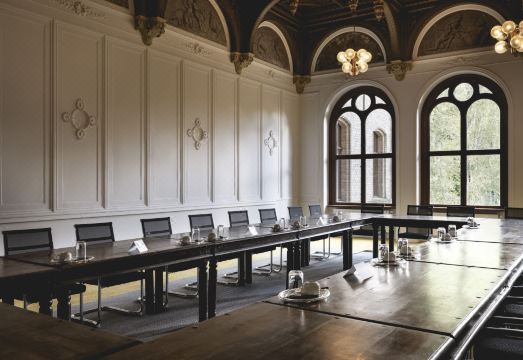 4. 슐로스 네초브 ..