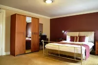 Royal Hotel - parking