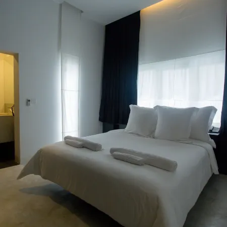 Arthur & Paul (Men Only Hotel)
