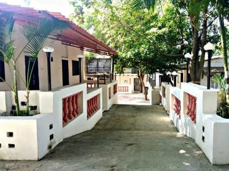 Tourist Resort Отели рядом с достопримечательностью «Горай Бич»