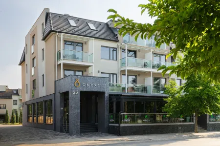 Onyx Luxury Отели в г. Сарвар