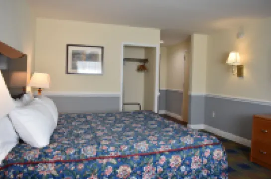 East Norwich Inn Hotels in Glen Cove