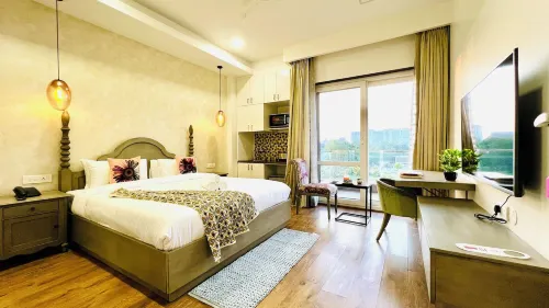 Bluo Luxury Stay - Medicity - Balcony, Tub, Gym TT