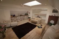 Prince Hill House Hotels in Devizes