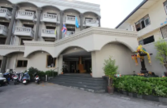 Honey Lodge Pattaya Hotels near Walking Street