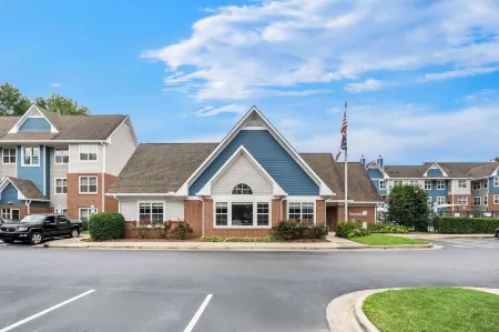 Sonesta ES Suites Raleigh Cary Отели рядом с достопримечательностью «Aspen Center»