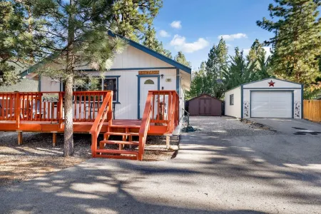 Montana Cabin - 1938 by Big Bear Vacations