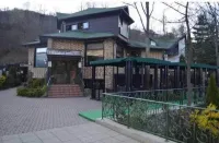 Hillden Lodge &Restaurant Hotels in Moieciu