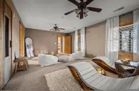 High-end Luxury Cabin Sauna Hot Tub Gameroom