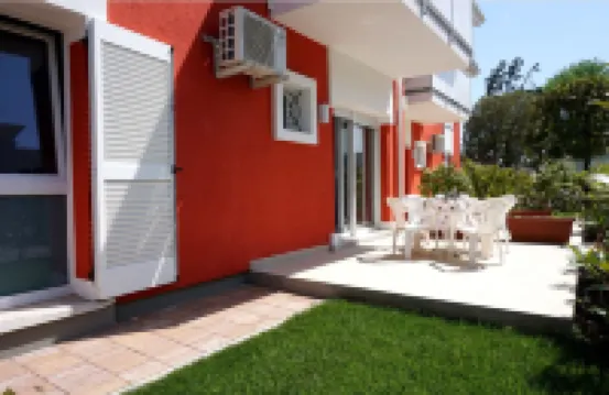 Modern Apartment with Private Garden