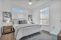 The Cottage - Newly Renovated Beachfront Condo on Lake Michigan